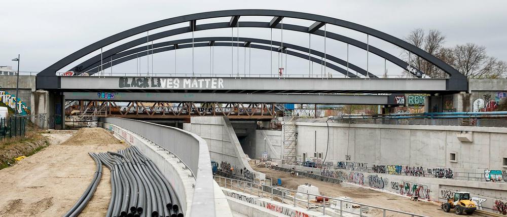 Das Verkehrsministerium will den umstrittenen Weiterbau der A100 nach Friedrichshain und Pankow umsetzen.