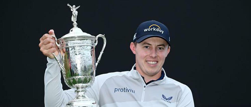 Mann mit Trophäe. Fitzpatrick konnte seinen Triumph selbst kaum fassen.