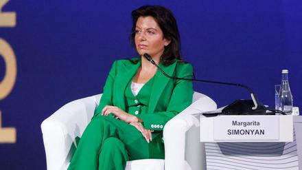 RT-Chefredakteurin Simonyan auf dem Wirtschaftsforum in St. Petersburg. 