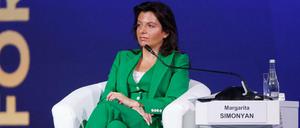 RT-Chefredakteurin Simonyan auf dem Wirtschaftsforum in St. Petersburg. 