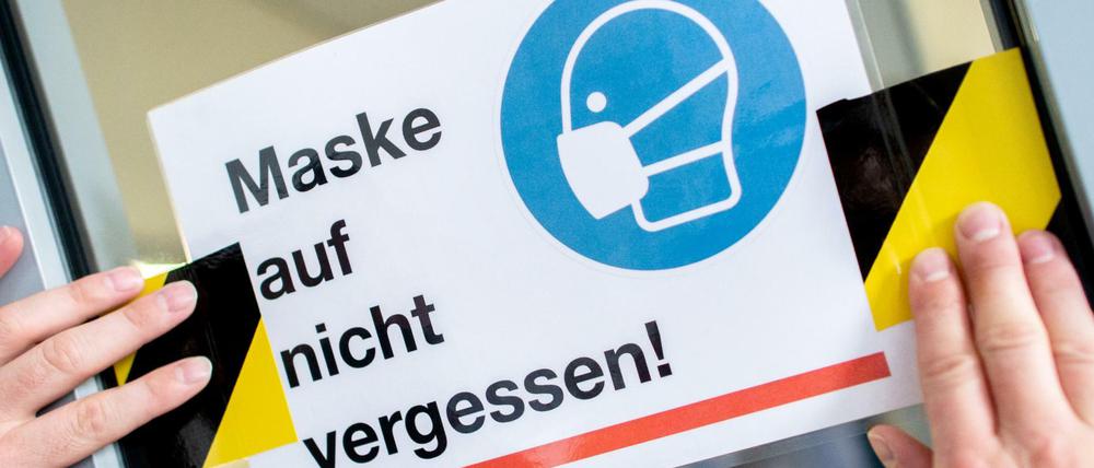 Hinweis auf die Maskenpflicht.