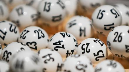 Mehr Engagement wagen. Alles Geld, das Lotto-Berlin einnimmt, wird an die Gesellschaft zurückgegeben. Gefördert werden viele gemeinnützige Projekte.