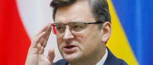 Der ukrainische Außenminister Dmytro Kuleba attends. 