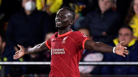 FILE PHOTO: Soccer Football - Champions League - Semi Final - Second Leg - Villarreal v Liverpool - Estadio de la Ceramica, Villarreal, Spain - May 3, 2022 Liverpool&amp;apos;s Sadio Mane celebrates scoring their third goal REUTERS/Pablo Morano/File Photo