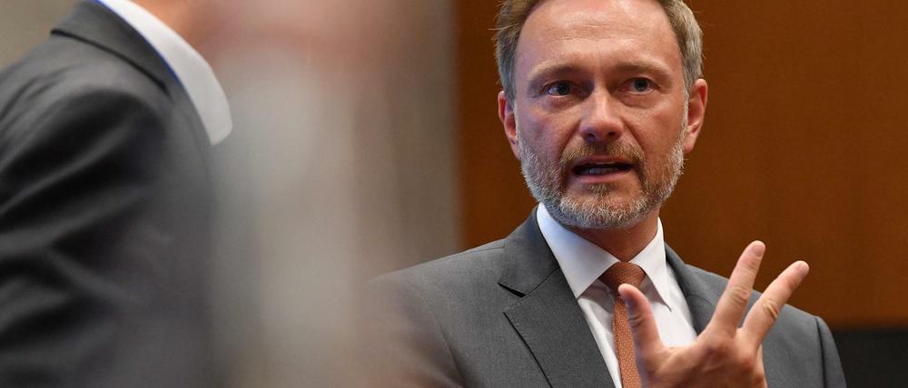 Will er nur die Kollegen schrecken oder hat er eine düstere Ahnung? Finanzminister Christian Lindner rechnet mit steigenden Zinskosten.