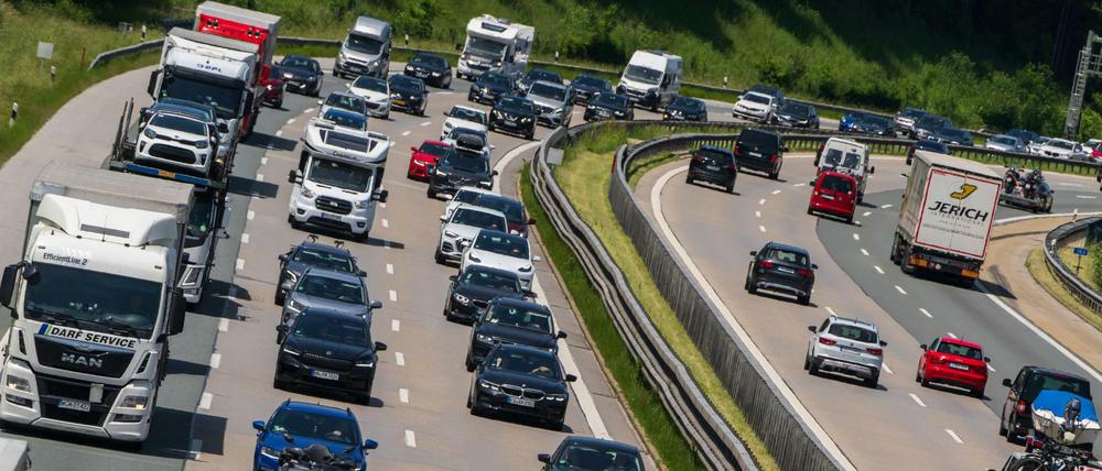 Auf den Autobahnen A6, A62 und A63 bremsten zwei Transporter andere Autos aus (Symbolbild).