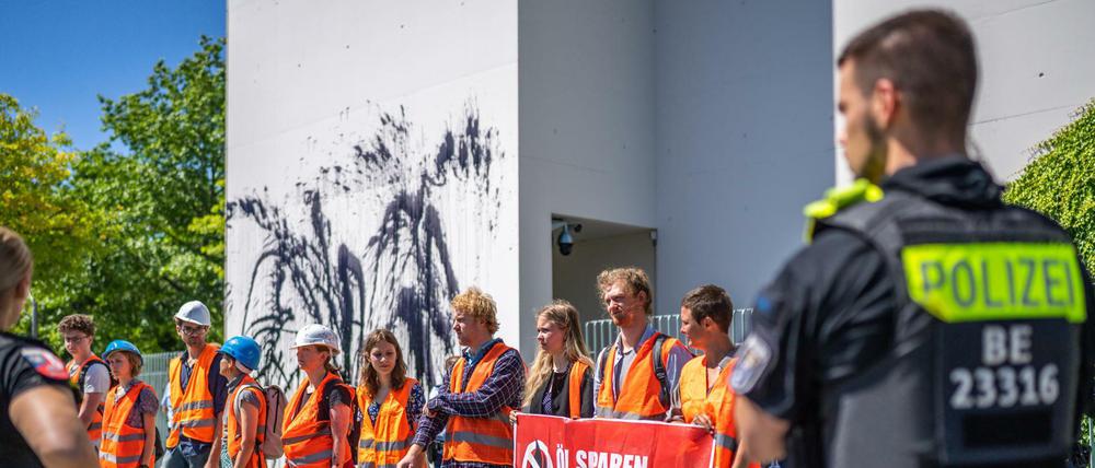 Protest von Aktivisten der Gruppe „Letzte Generation“ am Kanzleramt