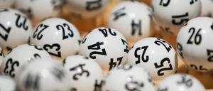 Der Gewinner oder die Gewinnerin wird gebeten, sich bei der Potsdamer Lottozentrale zu melden.