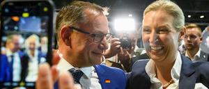 Tino Chrupalla und Alice Weidel zeigen sich nach ihrer Wahl erleichtert. 