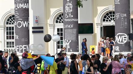 Documenta-Eröffnung vor dem Fridericianum. 