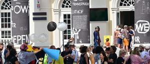 Documenta-Eröffnung vor dem Fridericianum.