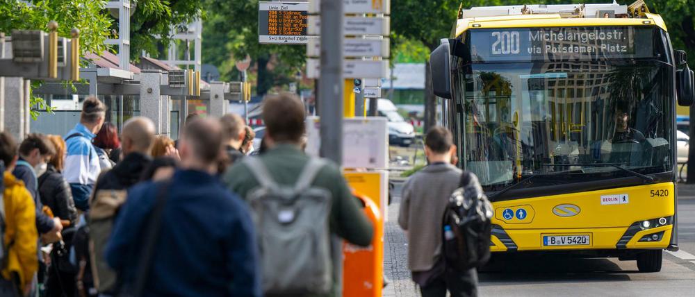 Dank 9-Euro-Ticket ist die Auslastung der BVG-Busse und Bahnen deutlich gestiegen. 