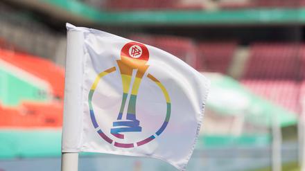 Nachdem bisher bei den meisten Landesverbänden Unsicherheit herrschte im Bezug auf die Einteilung von nicht-binären Menschen, hat der DFB nun eine neue Regelung erlassen. 