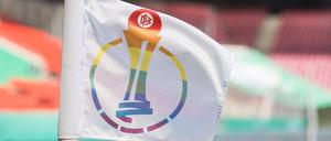Nachdem bisher bei den meisten Landesverbänden Unsicherheit herrschte im Bezug auf die Einteilung von nicht-binären Menschen, hat der DFB nun eine neue Regelung erlassen. 