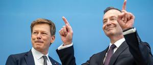 Bahn-Chef Richard Lutz (l.) und Verkehrsminister Wissing (r.) bei einem Termin zur Zukunft der Deutschen Bahn.