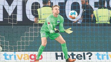Vertrauen rechtfertigt. Nach seinem überzeugenden Auftritt in den Relegationsspielen gegen den HSV startet Oliver Christensen als Nummer eins in die neue Saison.