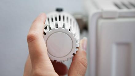 Thermostat an einer Heizung (Archilbild). 