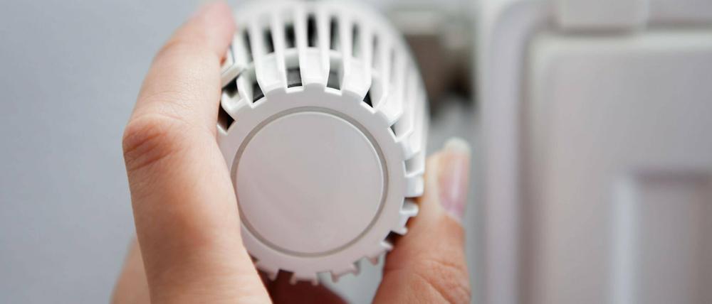 Thermostat an einer Heizung (Archilbild).