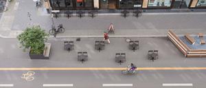 Die Berliner Verkehrsverwaltung will Autos und künftig auch Fahrräder dauerhaft aus der Friedrichstraße verbannen.