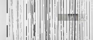 Raumzeichnung. Harriet Groß' Regen-Installation aus Alustäben und Schnüren.