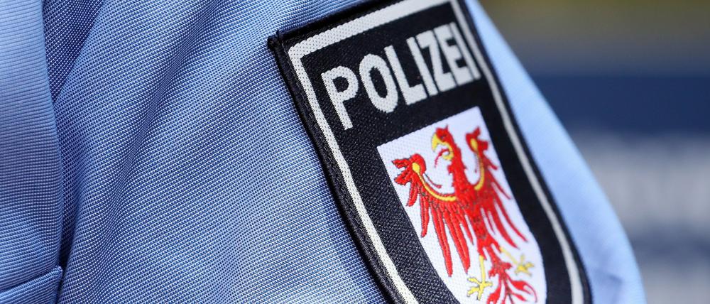 Der Tatverdächtige ist Jäger und wurde bereits wegen Verstoßes gegen das Waffengesetz verurteilt. Die Polizei beschlagnahmte mehrere Waffen und Munition.