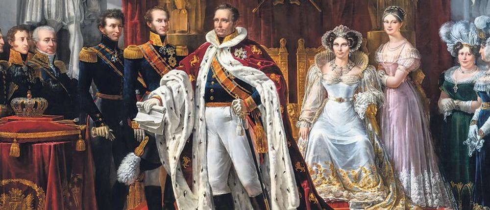 Nach Jahrhunderten der Republik wieder ein Oranier auf dem Thron: Willem I. der Niederlande im Kreise seiner Familie. Monumentales Gemälde (310 x 440 Zentimeter) von Innocent Louis Goubaud von 1830. Links vor dem König liegt die Krone aus Kupfer, die nur symbolische Bedeutung hatte und nie getragen wurde.