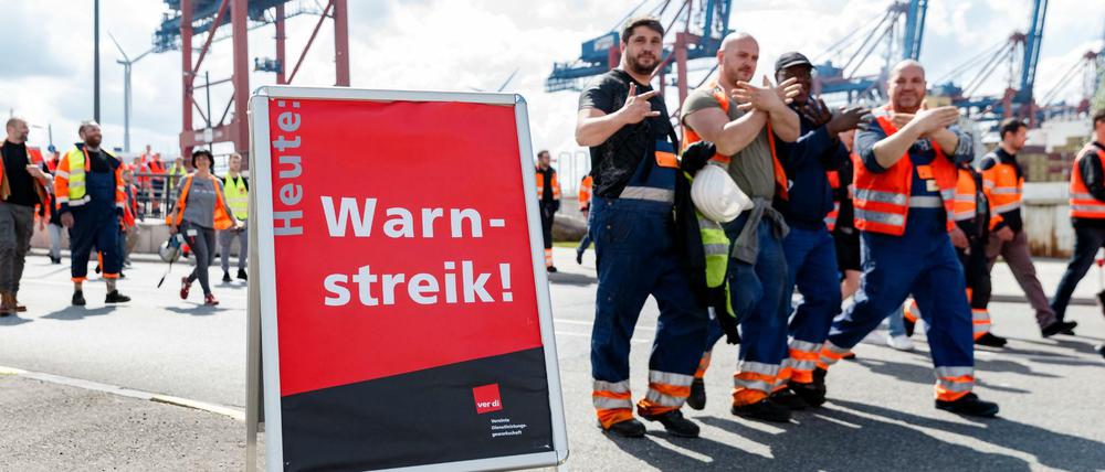Bis zu 14 Prozent mehr Geld fordert Verdi für die 12 000 Beschäftigten der sechs deutschen Seehäfen. 