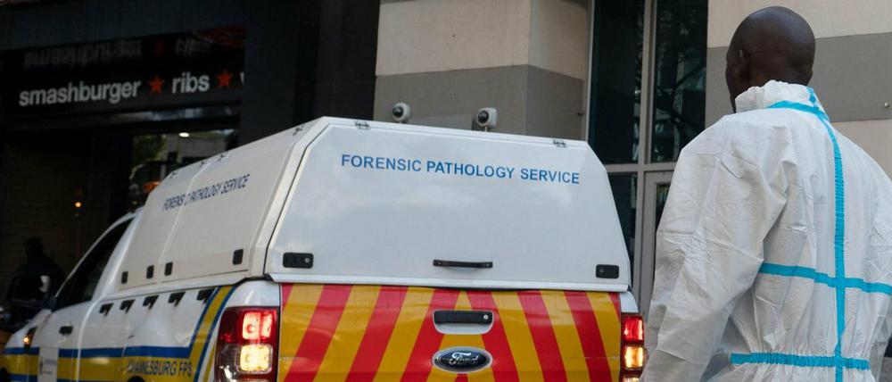 Ein südafrikanischer Mitarbeiter der Forensik – hier an einem Tatort in Johannesburg.