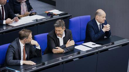 Wie weiter im Herbst? Kanzler Olaf Scholz, Wirtschaftsminister Robert Habeck, Finanzminister Christian Lindner (von rechts).