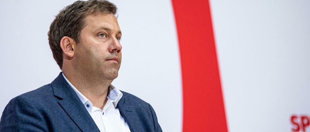 SPD-Chef Lars Klingbeil muss nach seiner Grundsatzrede Kritik einstecken.