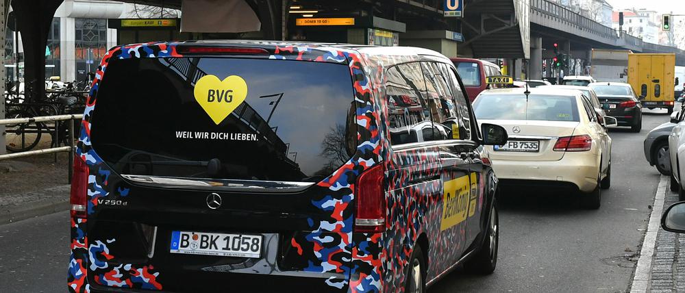 Bislang nutzten 1,85 Millionen Fahrgäste das Berlkönig-Angebot. Die Fahrten lassen sich per App buchen.