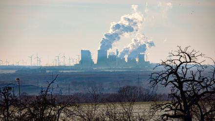 Für den Ausstoß klimaschädlicher Gase muss künftig in der EU mehr bezahlt werden.