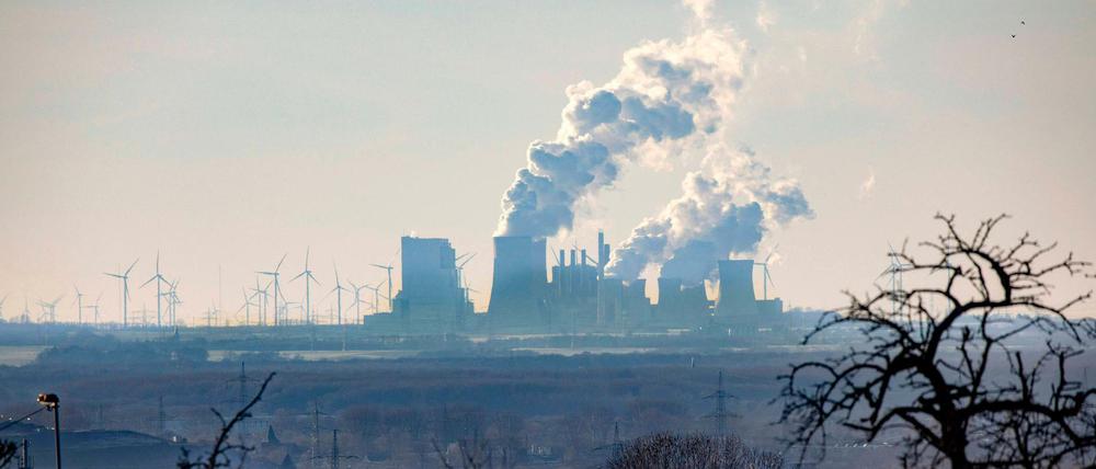 Für den Ausstoß klimaschädlicher Gase muss künftig in der EU mehr bezahlt werden.