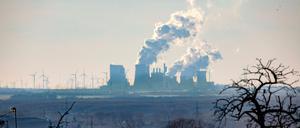 Für den Ausstoß klimaschädlicher Gase muss künftig in der EU mehr bezahlt werden.