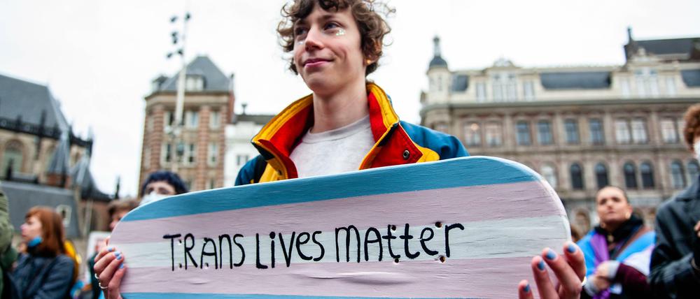 Eine Demonstration für trans Rechte.