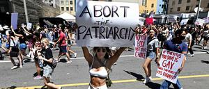 Wie hier in Los Angeles wurde am Wochenende in vielen Städten gegen das Supreme-Court-Urteil zu Abtreibung protestiert. 