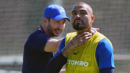 Neuer Trainer, alter Anführer. Kevin-Prince Boateng (rechts) hat bei Hertha BSC die Verlängerungssaison gebucht. Sandro Schwarz begrüßt das.