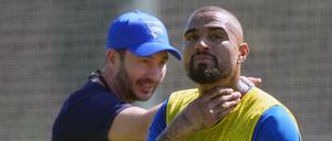 Neuer Trainer, alter Anführer. Kevin-Prince Boateng (rechts) hat bei Hertha BSC die Verlängerungssaison gebucht. Sandro Schwarz begrüßt das.