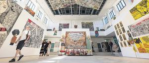 Wird alles geprüft. Auch Taring Padis Werke im Hallenbad Ost.