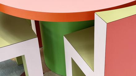 Die Möbel vom Design-Studio Stamuli sind bunt und eckig.