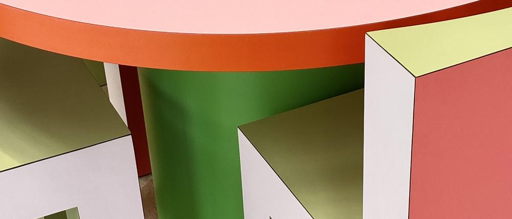Die Möbel vom Design-Studio Stamuli sind bunt und eckig.