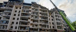 In den frühen Morgenstunden des Sonntags erschütterten mehrere Einschläge den Westen der ukrainischen Hauptstadt.