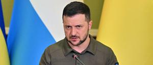 Der ukrainische Präsident Selenskyj bei einer Pressekonferenz in Kiew. 