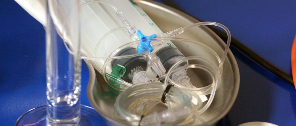 Spritzen für eine "Selbsttötungsmaschine", mit der schwer kranke, sterbewillige Patienten sich selbst eine tödliche Dosis Betäubungsmittel verabreichen können. 