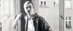 Mal unwiderstehlich, mal unerträglich. Andreas Kleinert schuf ein wild-existenzialistisches Biopic über den 2001 jung gestorbenen DDR-Schriftsteller Thomas Brasch mit Albert Schuch in der Hauptrolle. 