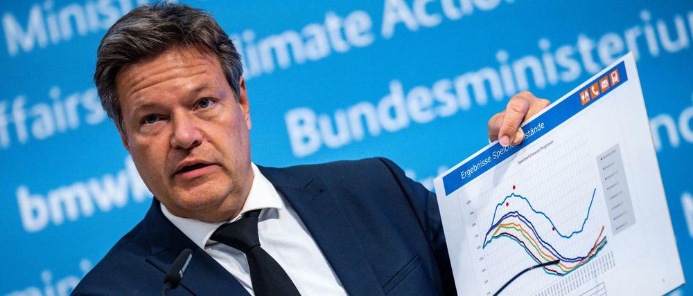 Wirtschaftsminister Habeck verkündet die Ausrufung der Alarmstufe des Notfallplans Gas.