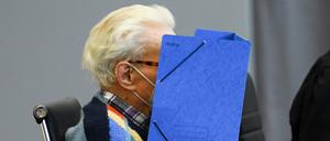 Josef S. zu Beginn des Prozesses im Oktober - er bestreitet, überhaupt im KZ Sachsenhausen tätig gewesen zu sein.