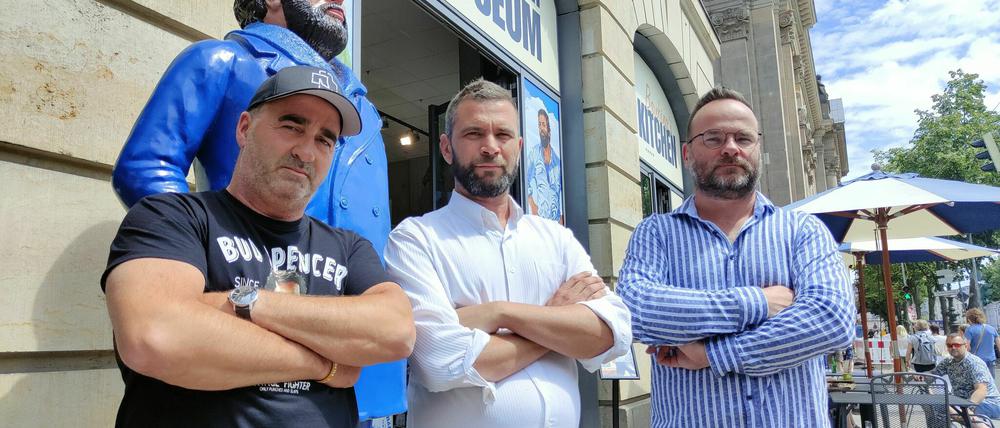 Die Geschäftsführung des 2021 eröffneten Bud Spencer Museums Berlin. V.l.n.r.: Finanzchef Axel Hoffmann, Geschäftsführer Matteo Luschi und Gesellschafter Michael Maaß