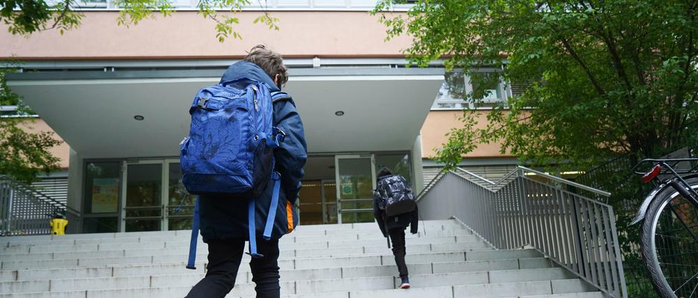 Bitte keine Eile: An der Grundschule am Kollwitzplatz in Prenzlauer Berg soll der Unterricht bald erst um 8.30 Uhr beginnen.