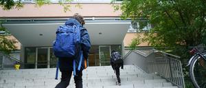 Bitte keine Eile: An der Grundschule am Kollwitzplatz in Prenzlauer Berg soll der Unterricht bald erst um 8.30 Uhr beginnen.